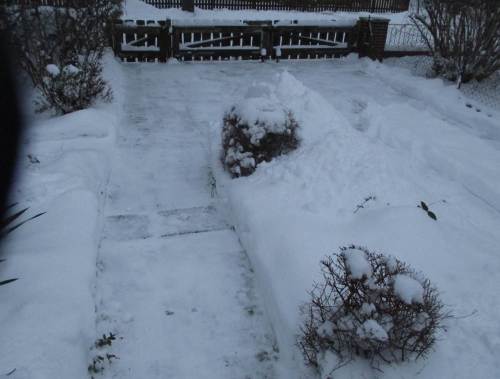 Zugang und Auffahrt sind wieder geräumt.