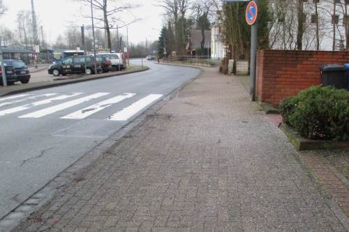 Tja, und da ist es wieder - trotz bußgeldbewehrten Verbots - Massensalzung durch öffentliche Mitarbeiter.