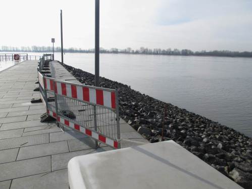 Wenn ein Übergang von einer Bauart in eine andere in Hauptwind-(und -WELLEN)lage nicht dem qualifizierten Fachberuf übertragen wird, kommt schon mal wackliges dabei raus.