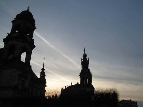 Abends zurück in Dresden - winkt da das Kreuz des Südens hinter Europaufer-Kulisse?