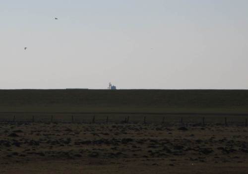 Was sind das denn für Kisten auf dem Deich?