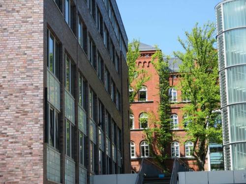 Die Technische Universität Hamburg-Harburg, architektonisch - alt trifft neu (oder umgekehrt).