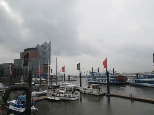 On top - der Hafenblick gen Ost.