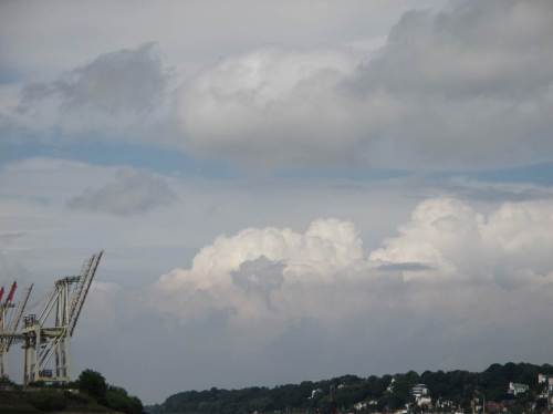 Die Dunstglocke der Großstadt, wir erreichen die Norderelbe.