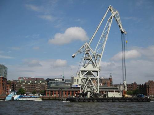 Wie gut, dass es große Schwimmkräne gibt.