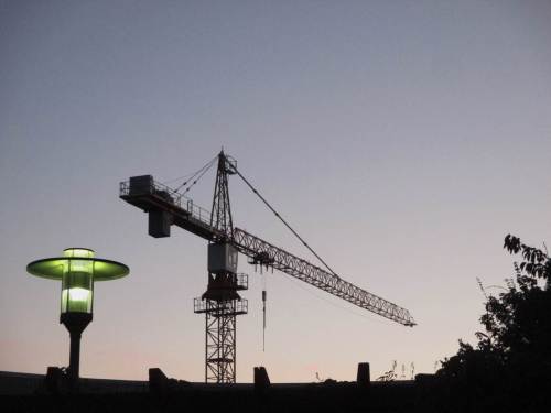 Am Geesthang angekommen, Blick Richtung Marsch - gut, dass wir uns in etwas Fertiges eingekauft haben. Ein Alternativprojekt "neu" lässt noch auf sich warten.