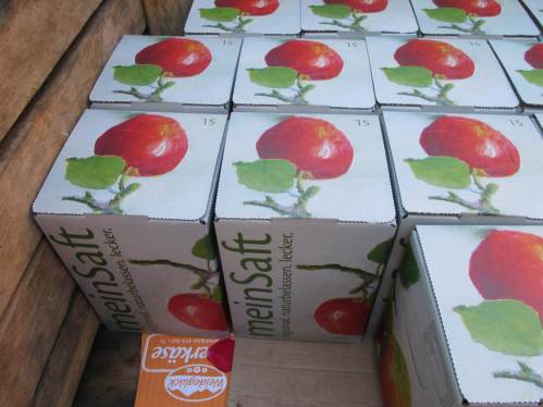 "Mein Saft" - alle Achtung, wer anhängerweise Äpfel antransportiert, bekommt natürlich auch allerhand wieder mit. :-) Guten Appetit!
