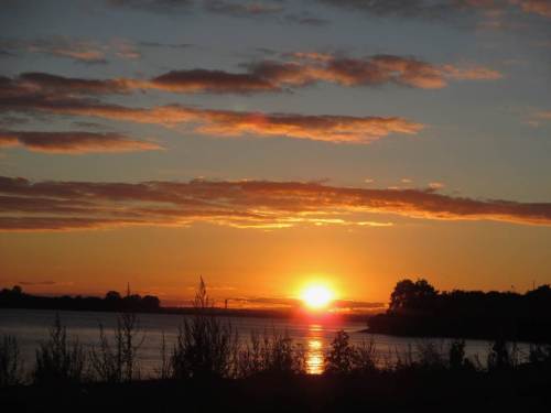 Sonnenuntergang über Wedels Badebucht.
