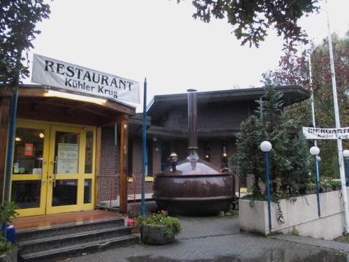 Wasser braucht das Land! Bei Regen startet unsere Exkursion entlang der Alb in Karlsruhe. - Was für ein Startpunkt, Symbol für sauberes Wasser ...