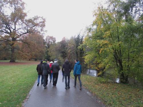 Schon interessant, was uns die örtlich Fachkundigen erzählen. Diese Parkstrecke in Karlsruhe ist ein innerstädtisches FFH-Gebiet.