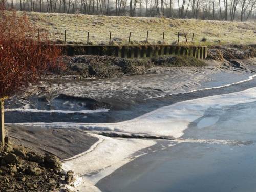 Eisränder-Studien an der abgeschleusten Binnenelbe.