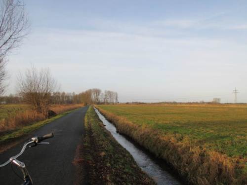 Die Anreise zu meinem Abstieg von der Geest in die Marsch hat schonmal geklappt. Endlich hat der Sauerbek mal Wasser.