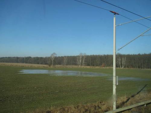 Vereiste Kleingewässer auf Moräne - vergänglicher Teil der Agrarlandschaft.