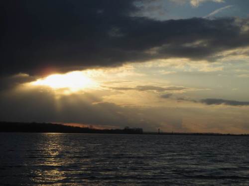 Die Sonne strahlt Regen, sagt man - morgen bekommen wir auch unseren Teil ab.