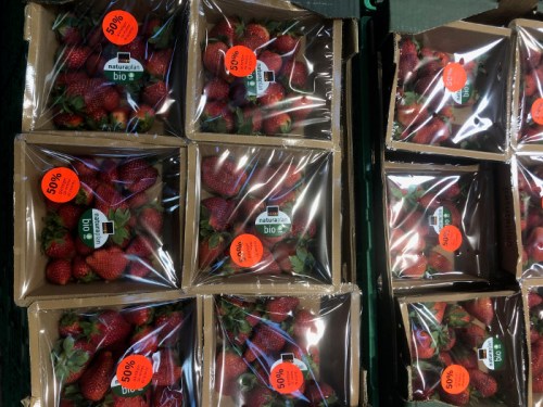 Martha K. sieht etwa alle drei Tage Beeren mit 50% Rabatt in ihrem Coop-Laden.